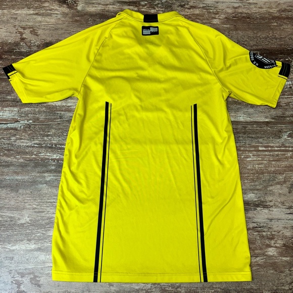 Official Sports Soccer Referee Jersey, 2019 Patch, Size Medium - Picture 5 of 6